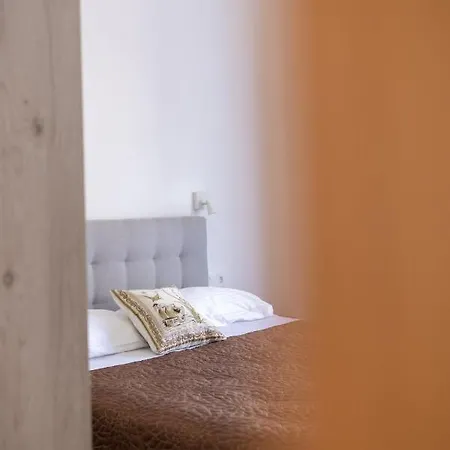 Alex Luxury Downtown House