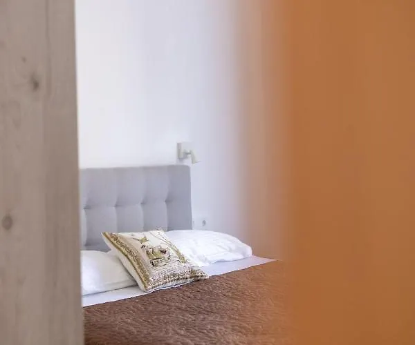 Alex Luxury Downtown House